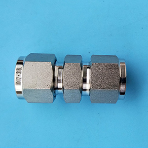 卡套式直通中間接頭